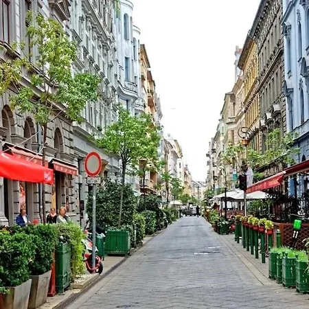 Lejlighed Duna 4 Ppl In Ac In By Nw Budapest