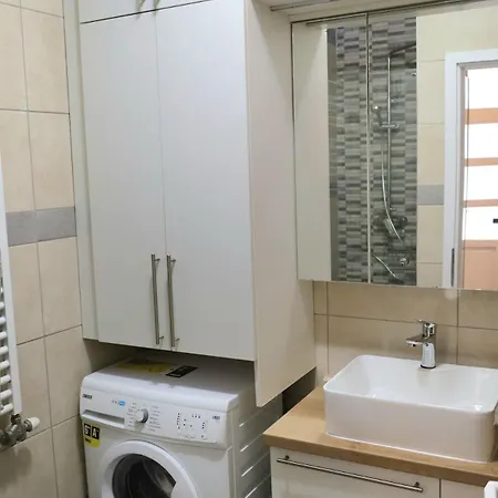 Lejlighed Duna 4 Ppl In Ac In By Nw Budapest